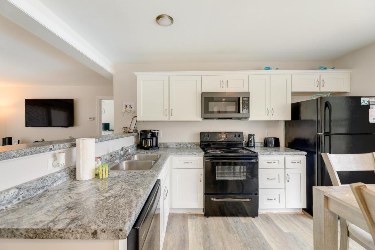 Coastal Emerald Isle Retreat With Deck And Grill! Екстер'єр фото